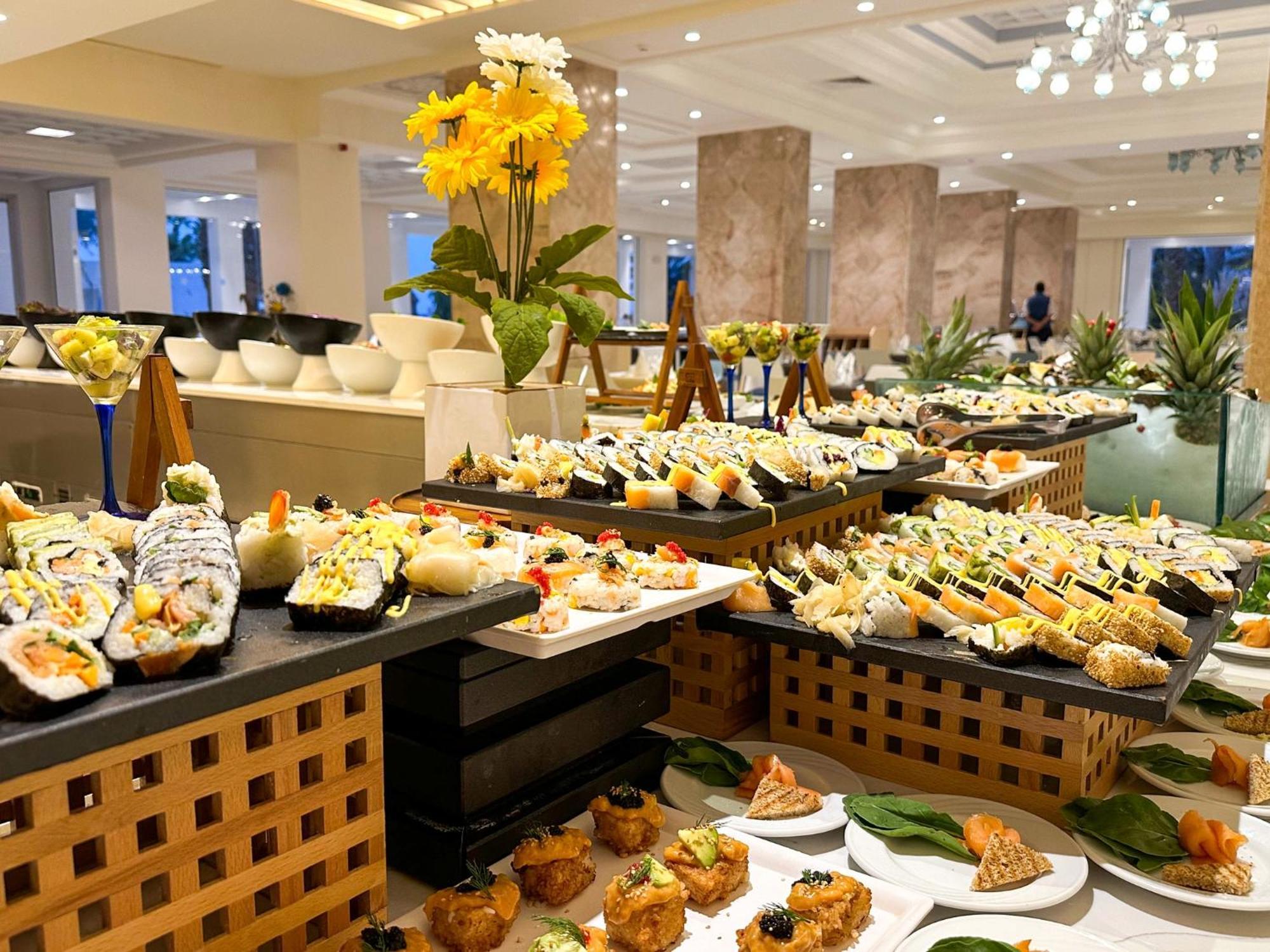 Royal Azur Thalassa Hammamet Exterior photo A buffet at a hotel